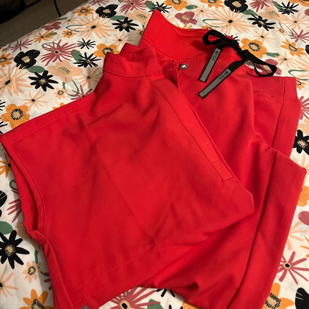 Figs Neon Red set Rafaela xxs and small petite joggers